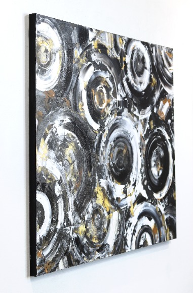 Sarah Johnson: Life to the Full Black and White image 6